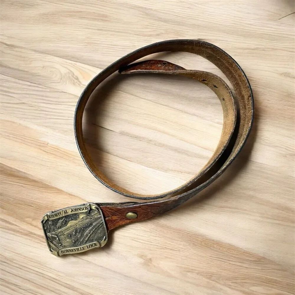 Vintage Western Lock Buckle Brown Embossed Belt Leather 35-40” Hunting Bonnevill